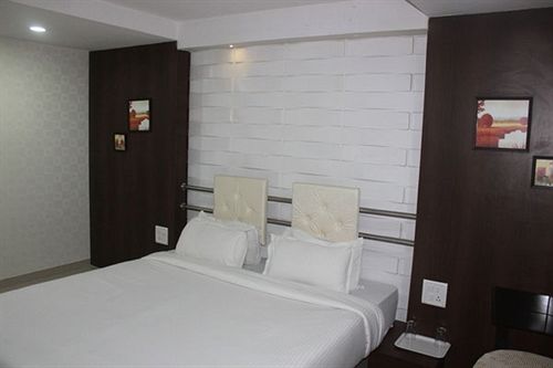 Hotel Om Sai International 15