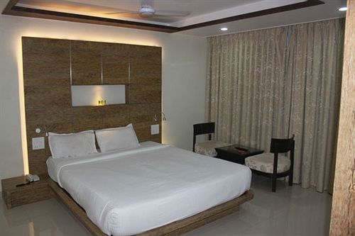 Hotel Om Sai International 9