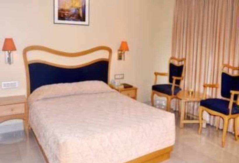 Hotel The Ambassador 1