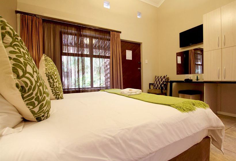 Ibhayi Guest Lodge 10