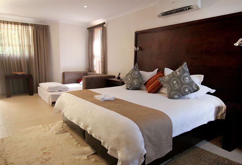 Ibhayi Guest Lodge 11