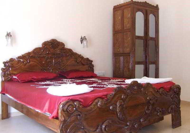 Hotel Mayflower Beach Resort 8