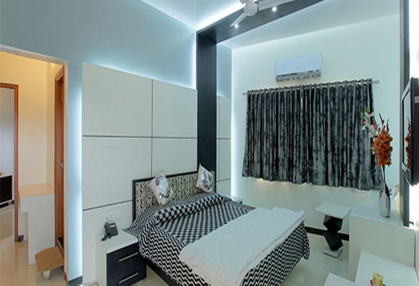 Hotel Ashish Palace 8