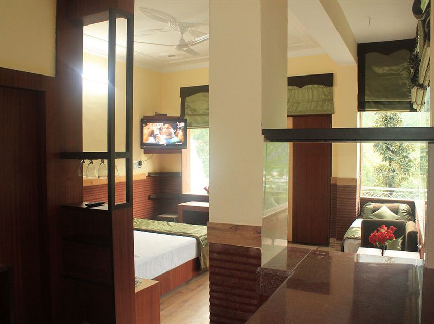 Hotel Gandhi Paradise 5