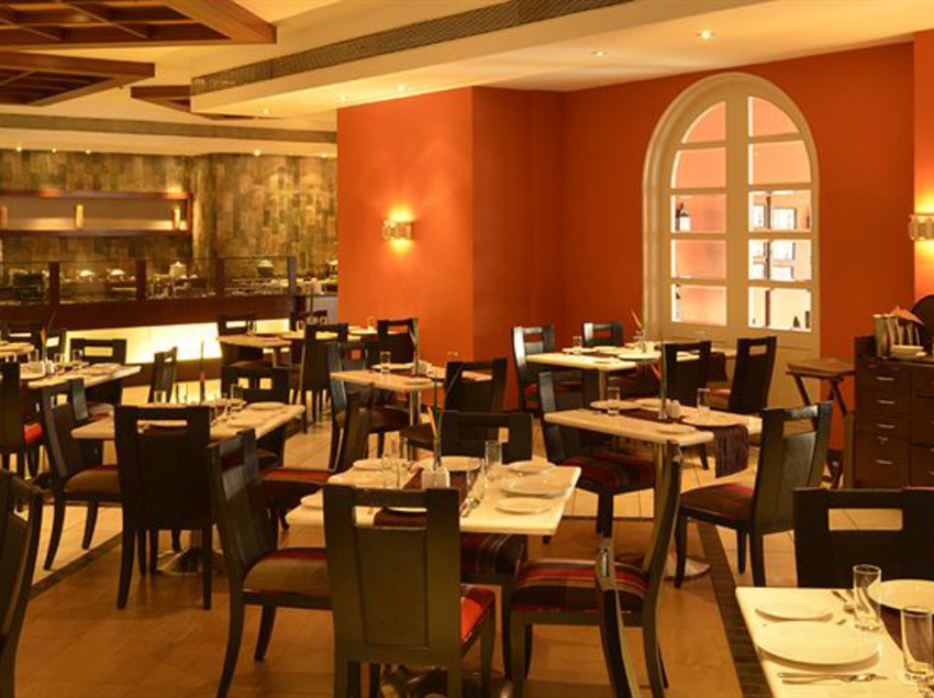 Hotel Club Mahindra Emerald Palms 6