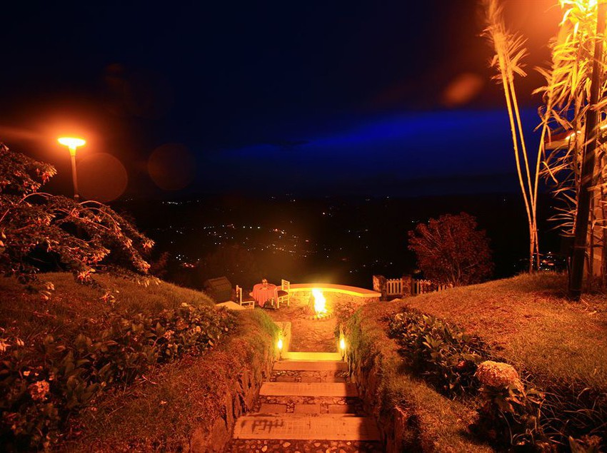 Resort Hill Country Lovedale 5