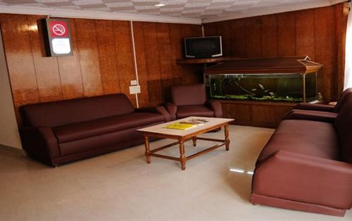 Stay Simple Hotel Race View 4