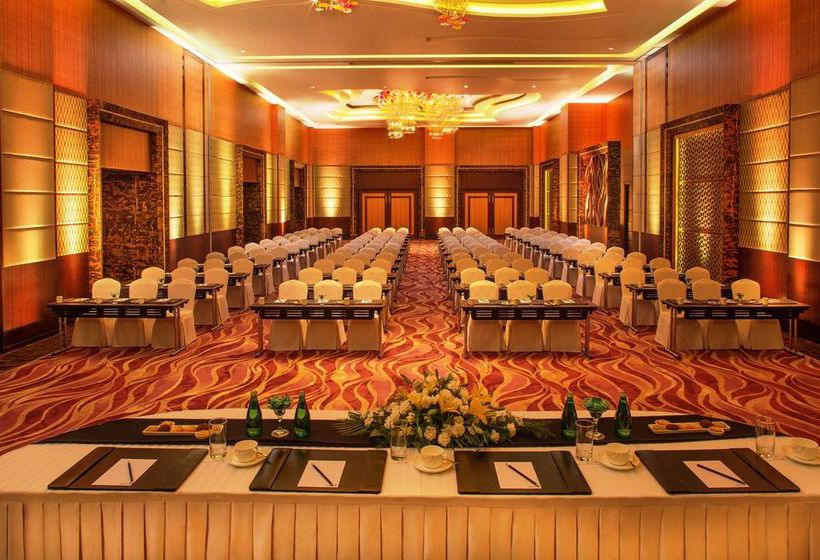 Hotel Radisson Blu Indore 10