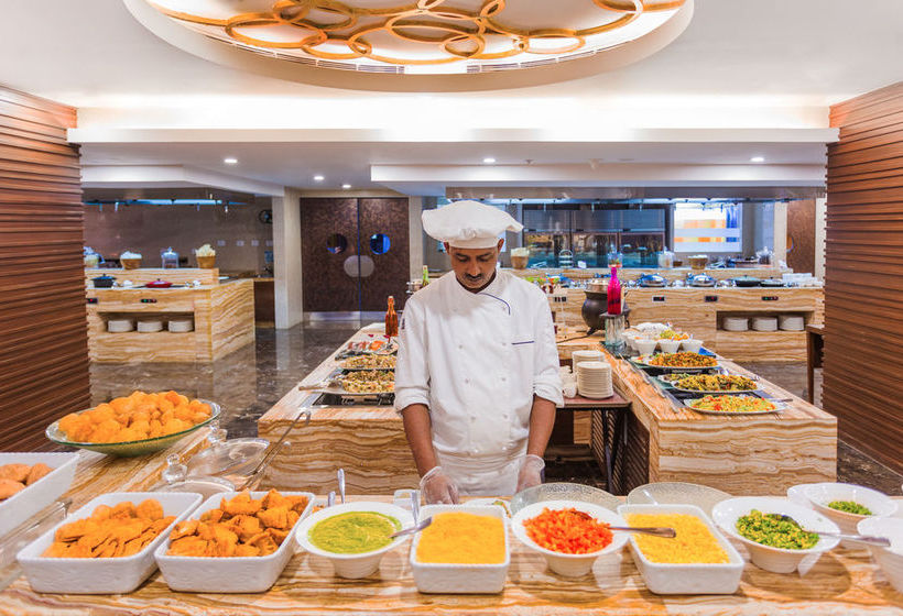 Hotel Crowne Plaza Ahmedabad City Centre 11