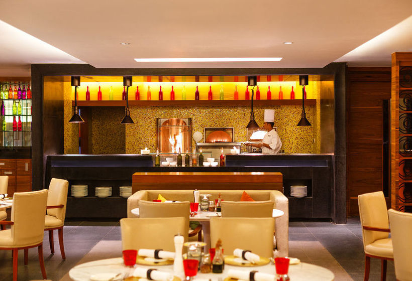 Hotel Crowne Plaza Ahmedabad City Centre 13