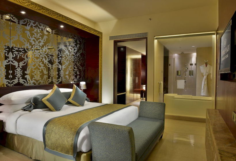 Hotel Crowne Plaza Ahmedabad City Centre 5