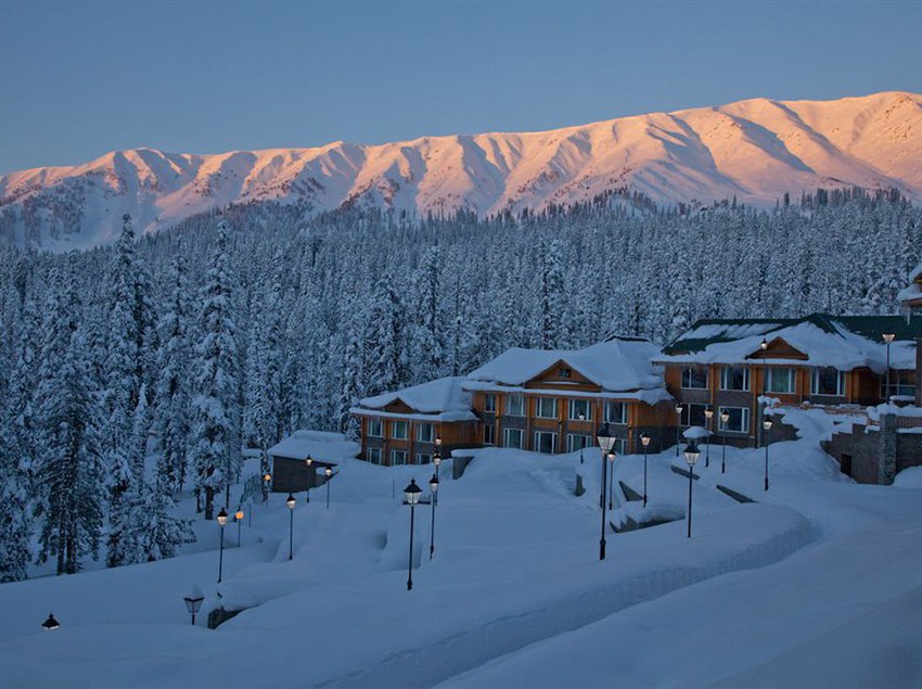 Khyber Himalayan Resort N Spa 11