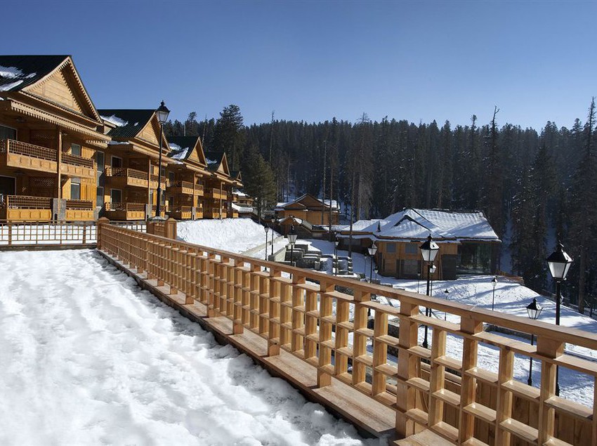 Khyber Himalayan Resort N Spa 13