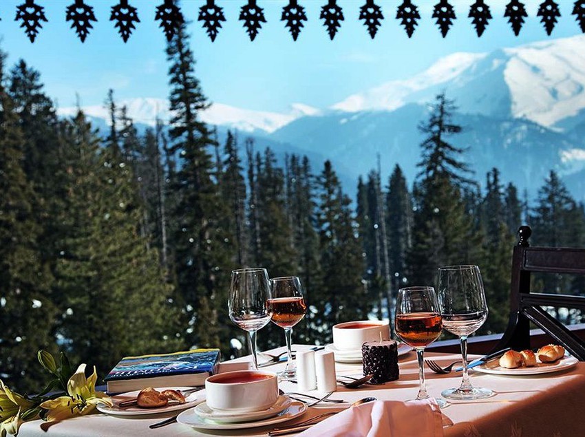 Khyber Himalayan Resort N Spa 17