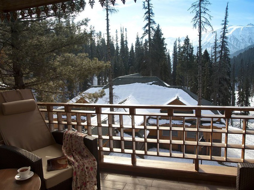 Khyber Himalayan Resort N Spa 2