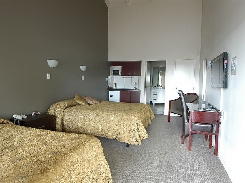 Motel Airport Manor Inn 1