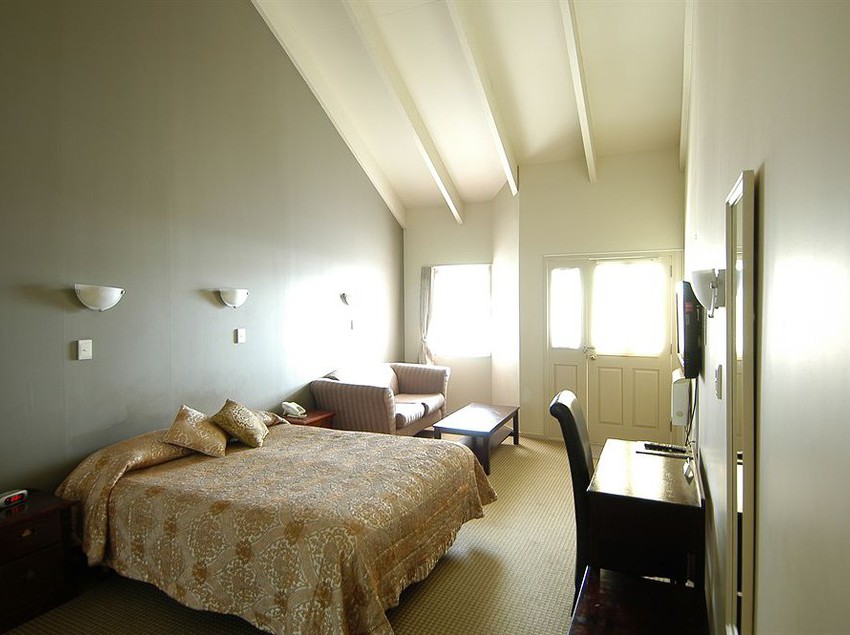 Motel Airport Manor Inn 10