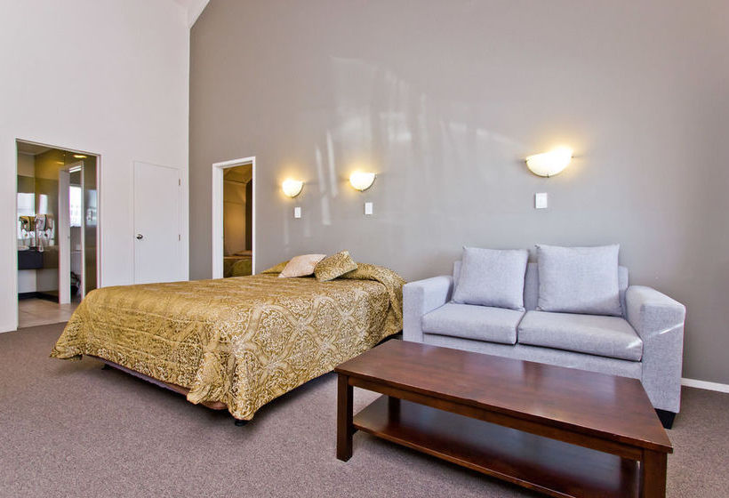 Motel Airport Manor Inn 16