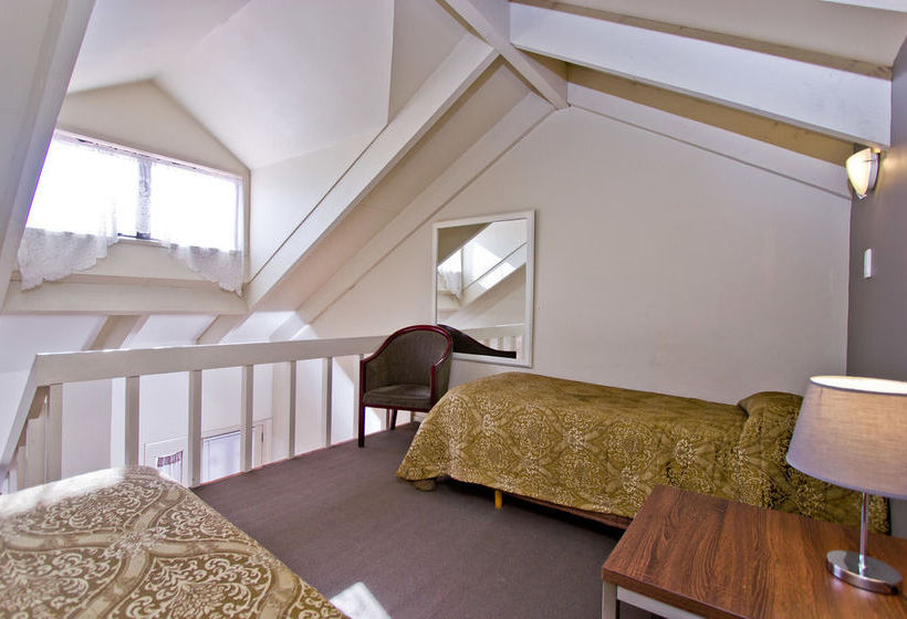 Motel Airport Manor Inn 19