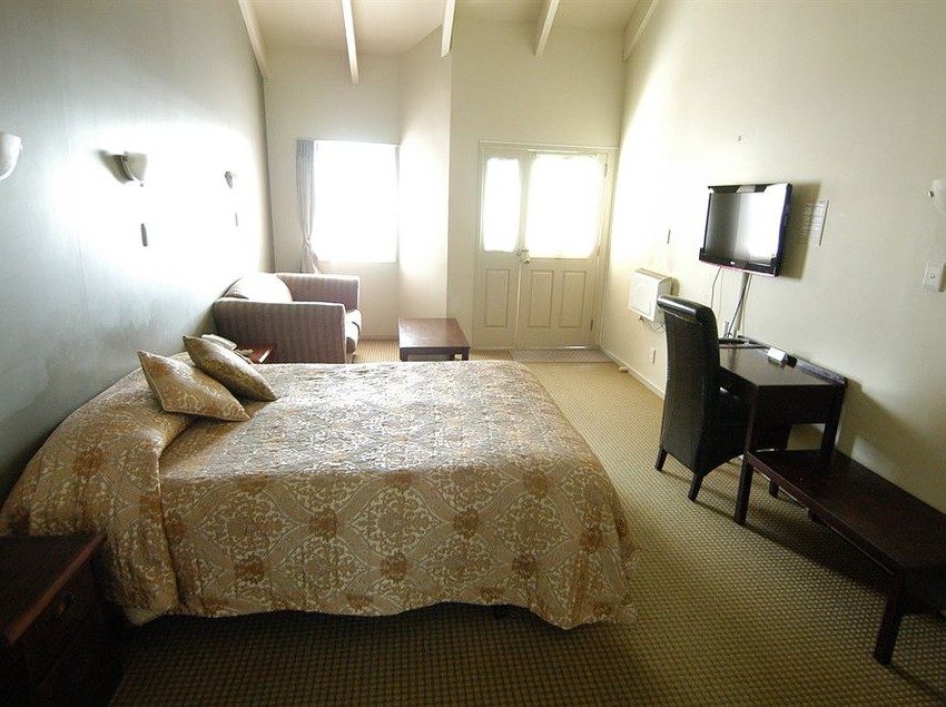 Motel Airport Manor Inn 2