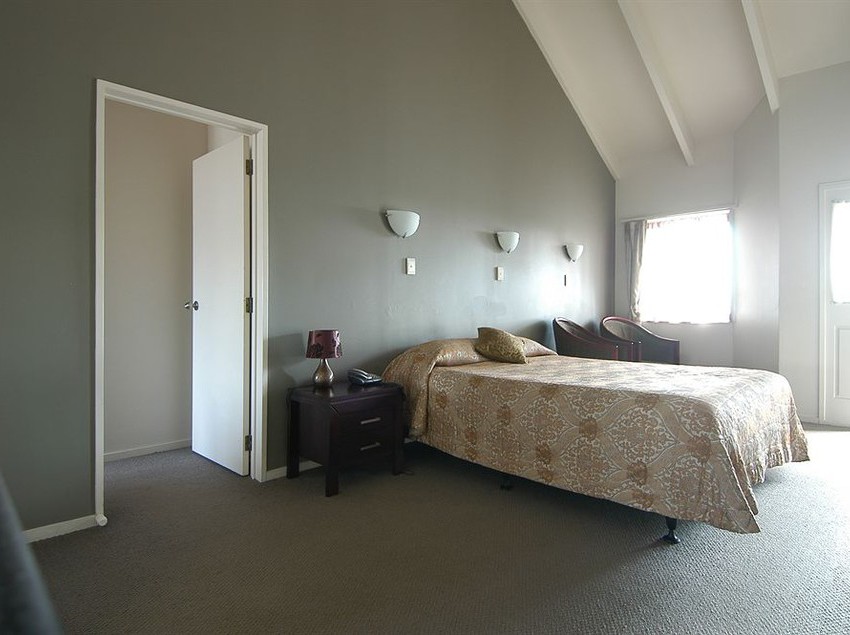 Motel Airport Manor Inn 5