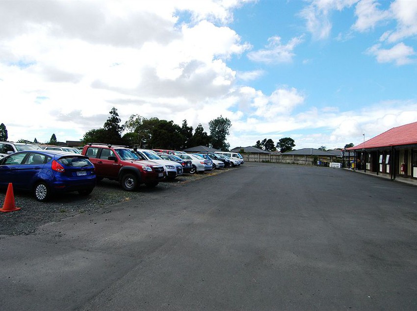 Motel Airport Manor Inn 8