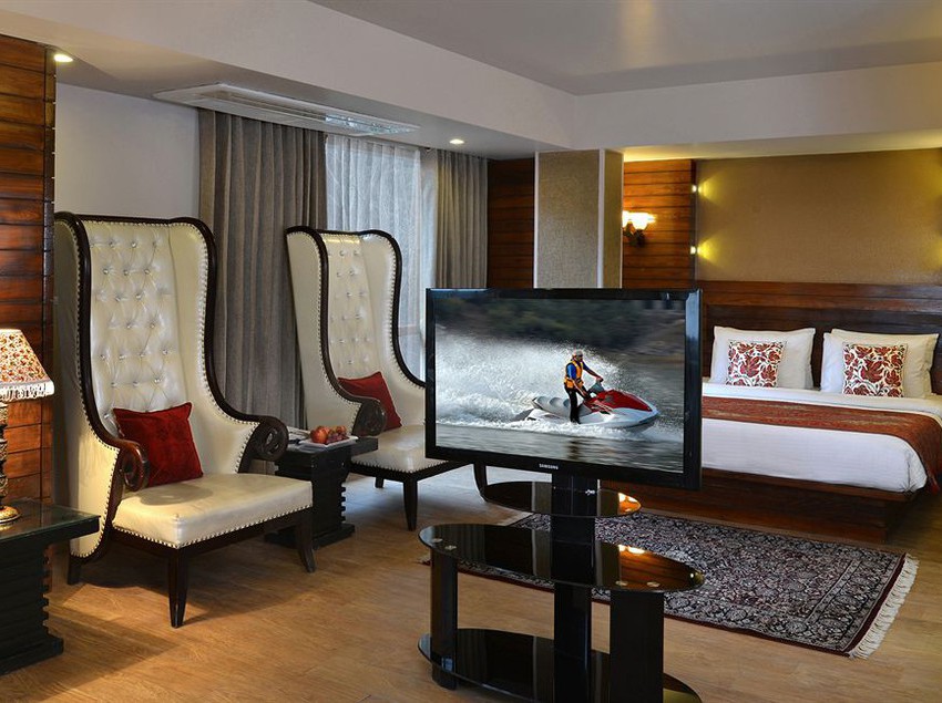 Hotel RK Sarovar Portico 1