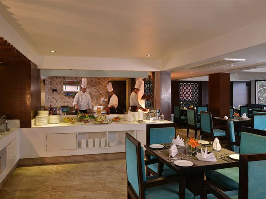 Hotel RK Sarovar Portico 12