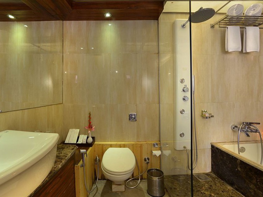 Hotel RK Sarovar Portico 13