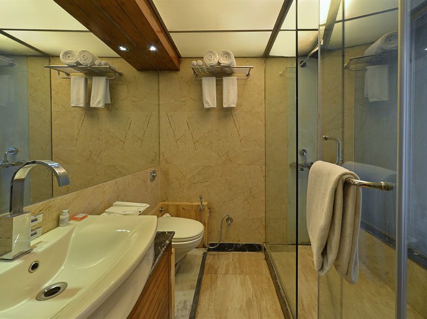 Hotel RK Sarovar Portico 16