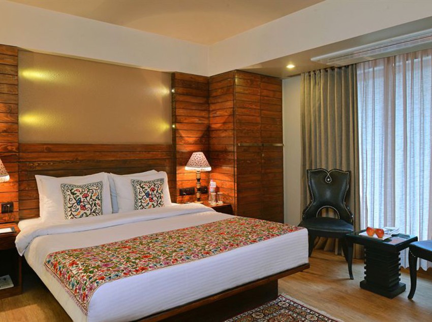 Hotel RK Sarovar Portico 2