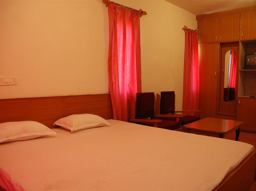 Hotel Sadaf 12