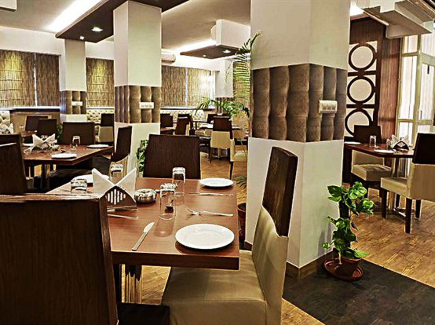 Hotel OYO 19153 Flagship DLF Phase 3 4