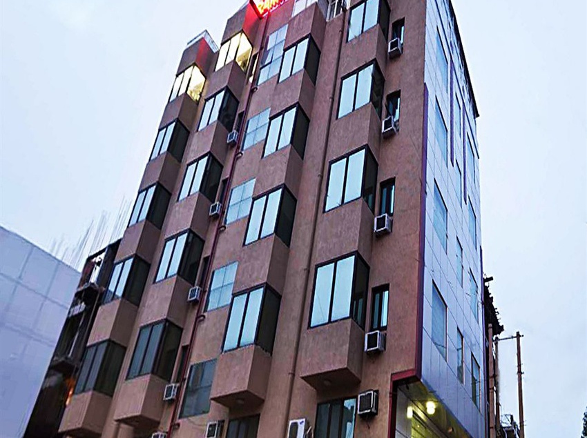 Hotel OYO 19153 Flagship DLF Phase 3 5