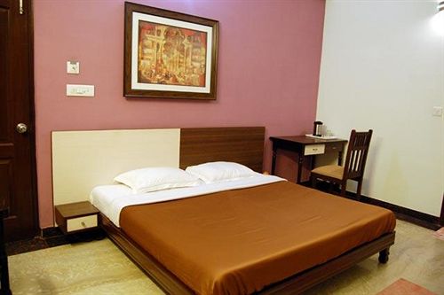 Hotel The Urmi 16