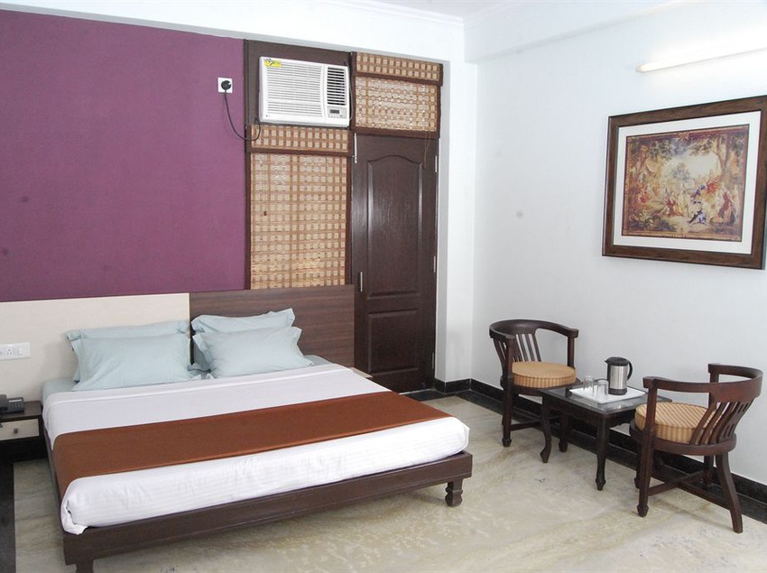 Hotel The Urmi 4