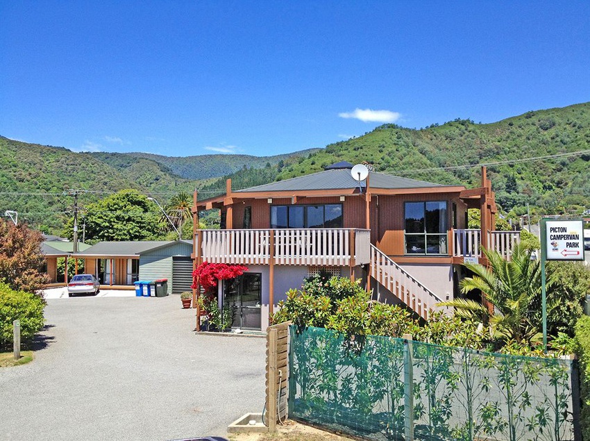 Hotel Picton Campervan Park 8