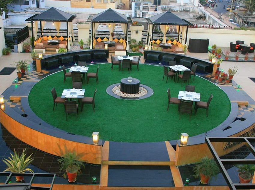 Hotel The Ambassador 1