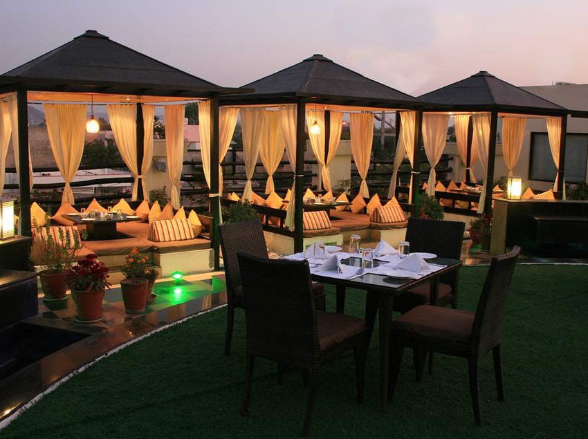 Hotel The Ambassador 10