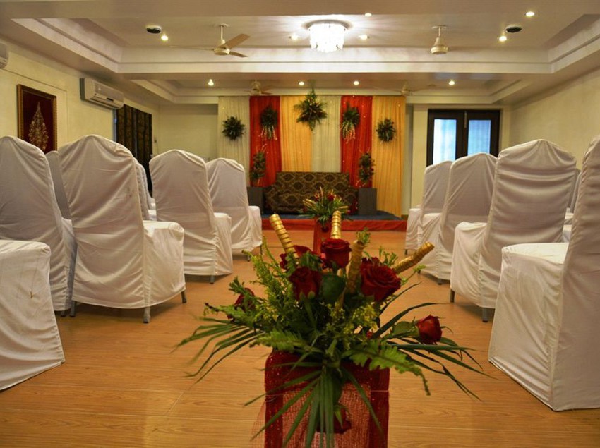 Hotel The Ambassador 13