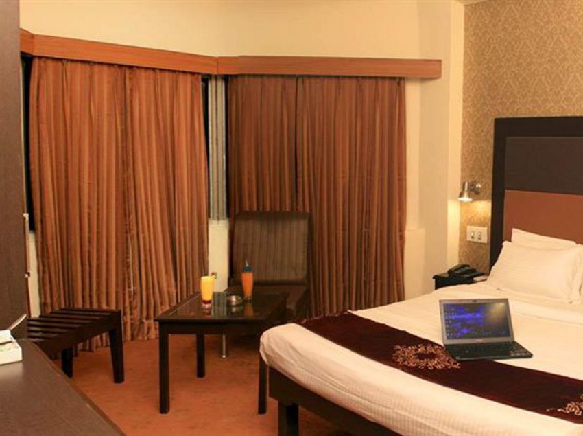 Hotel The Ambassador 16