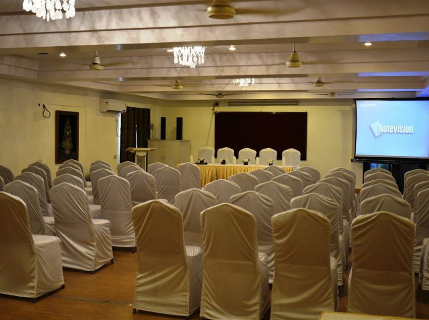 Hotel The Ambassador 17