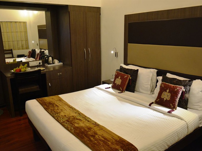 Hotel The Ambassador 19