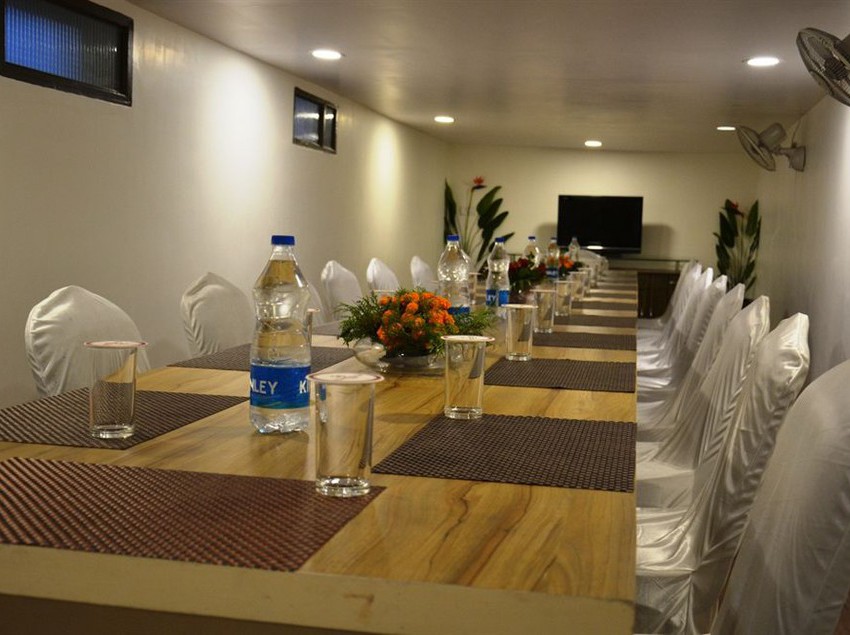 Hotel The Ambassador 20