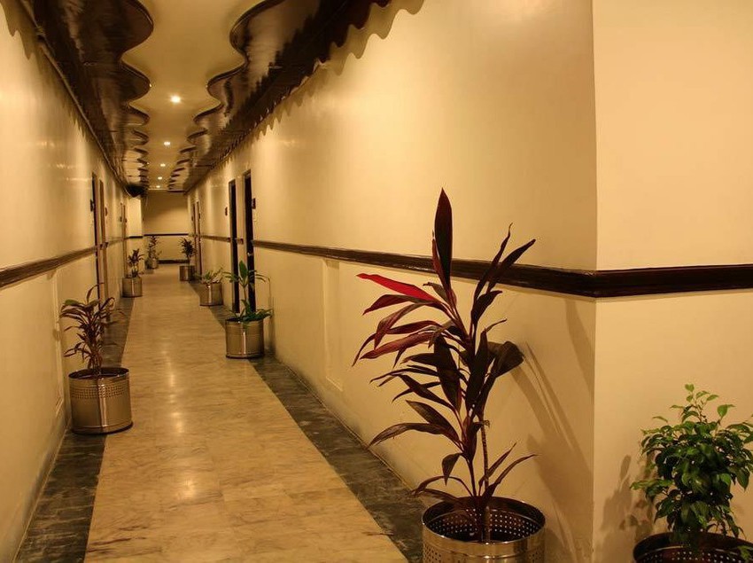 Hotel The Ambassador 6