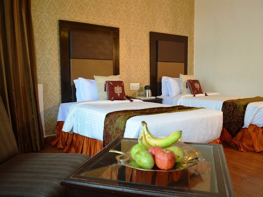 Hotel The Ambassador 8