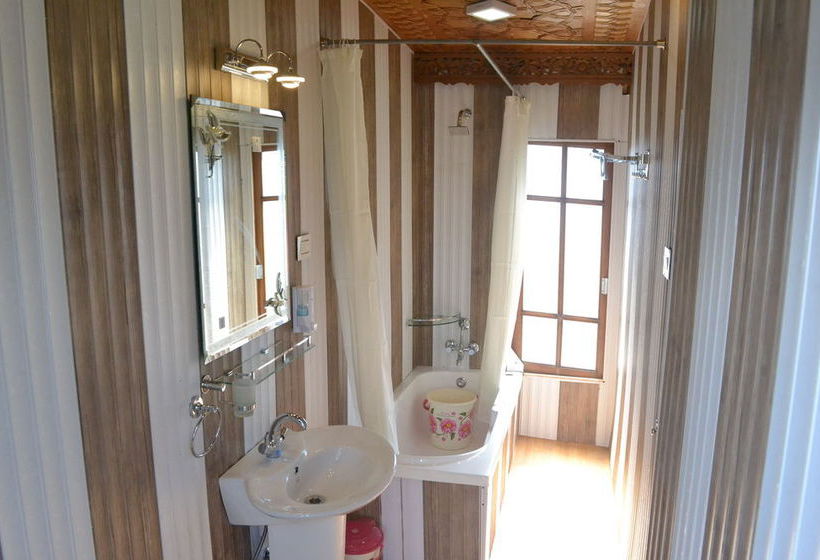 Hotel Peacock Houseboats 11