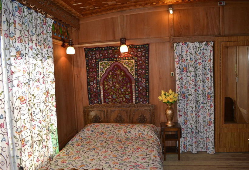 Hotel Peacock Houseboats 13