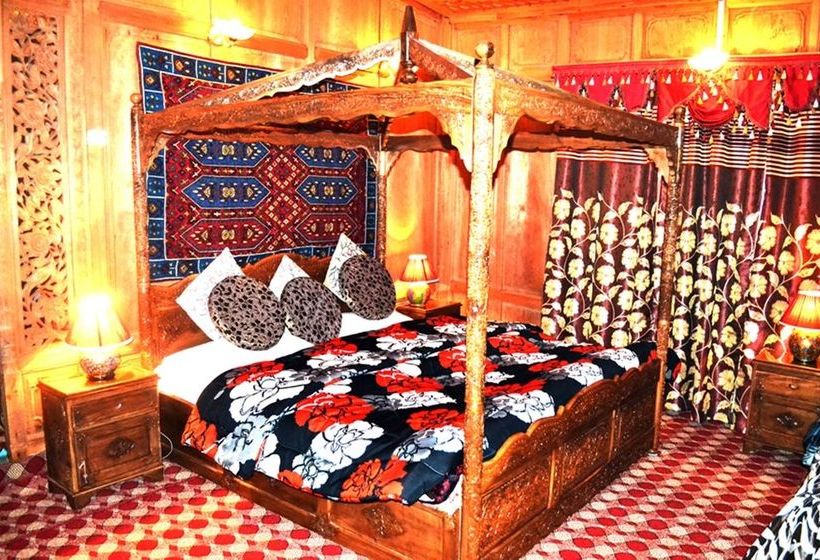 Hotel Swan Group Of Houseboats 10