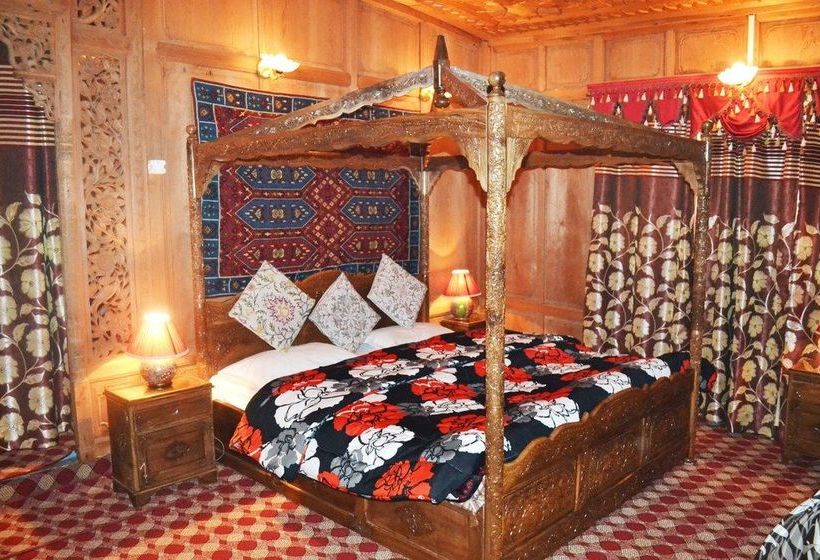 Hotel Swan Group Of Houseboats 11